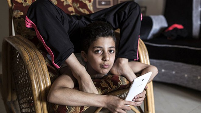 Mohammad al-Sheikh có cơ thể mềm dẻo lạ thường. Ảnh: AFP