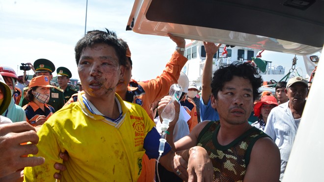 Tàu cá bị nổ bình gas trên biển Vũng Tàu, 6 người trọng thương