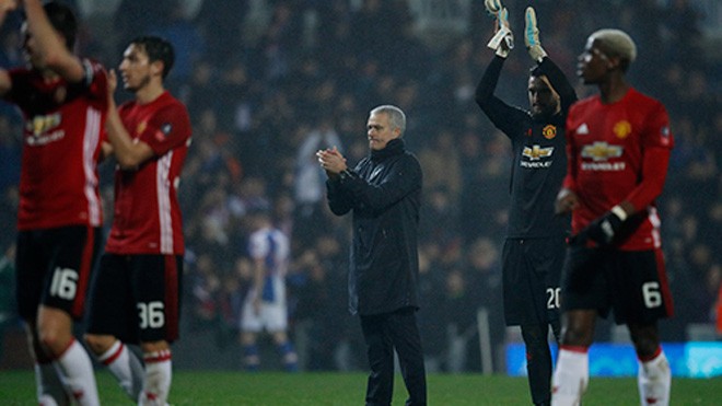Mourinho thường dùng đội hình mạnh cho các trận Cup FA mùa này, bất chấp lịch đấu dày đặc của Man Utd. Ảnh: Reuters.