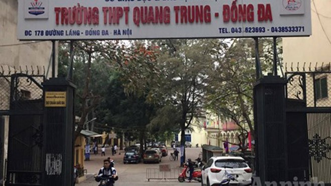Sân trường THPT Quang Trung - Đống Đa biến thành bãi trông xe cỡ lớn chiếm gần hết nơi vui chơi của học sinh
