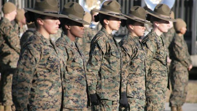 Các nữ quân nhân thuộc lực lượng Thủy quân lục chiến Mỹ (Ảnh: UPI)