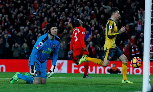 Cech tỏ ra rất thực tế khi nói về cơ hội của Arsenal trên chặng đường còn lại mùa này. Ảnh: Reuters.