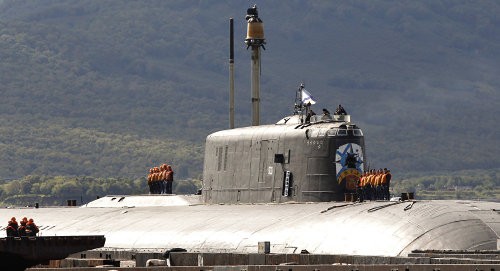 Tàu ngầm Đề án 949A trở về sau chuyến tuần tra. Ảnh: Sputnik.