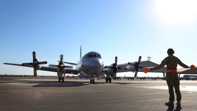 Máy bay RAAF P3 Orion trở về từ chuyến bay đầu tiên tại Căn cứ Quân sự Pearce vào ngày 27/3/2014 ở Perth, Australia. 6 quốc gia đã tham gia vào cuộc tìm kiếm ban đầu sau khi MH370 được cho là đã rơi xuống phía nam Ấn Độ Dương và khiến tất cả hành khách th