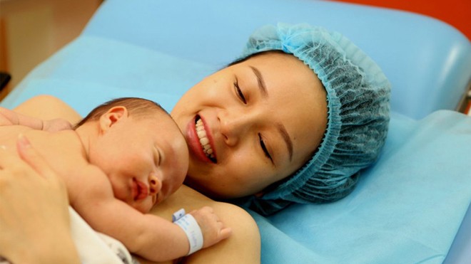 Phương pháp “da kề da” đem lại nhiều lợi ích cho mẹ và bé