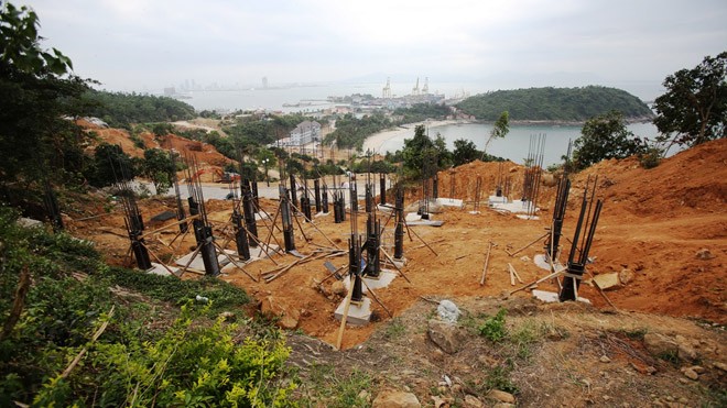 Cảnh đào bới ở công trình xây dựng không phép trên bán đảo Sơn Trà.