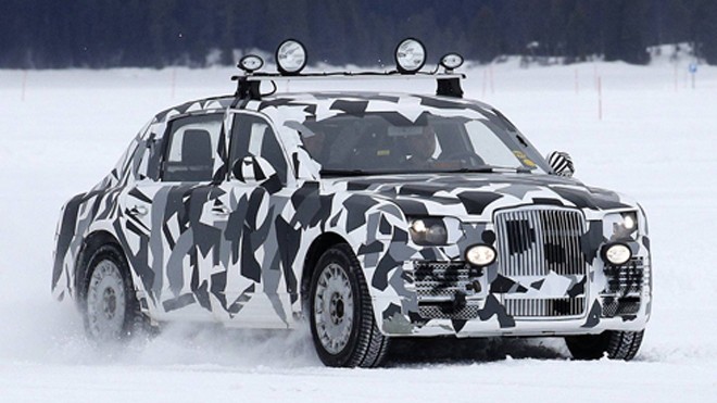 Nguyên mẫu dành cho tổng thống Nga chạy thử mẫu xe tại Thụy Điển.