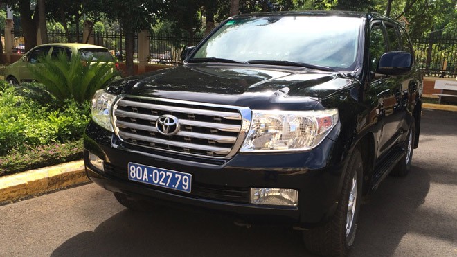 Chiếc xe Land Cruiser V8 biển số 80A - 027.79 đưa đón Chủ tịch UBND tỉnh Đắk Lắk. 