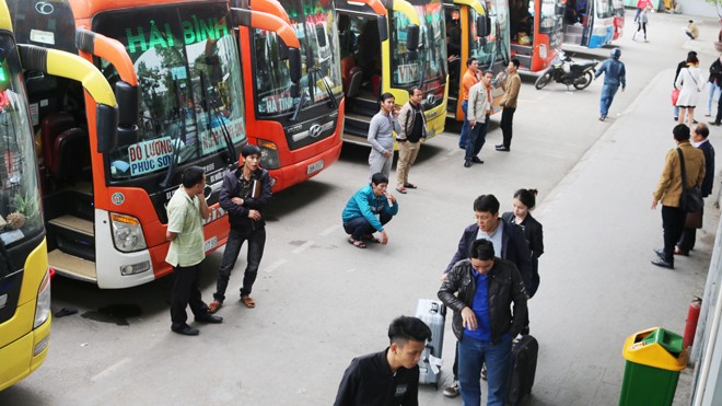 Trong khi giá vé xe khách tại TP.HCM tăng thì Hà Nội giữ ổn định.