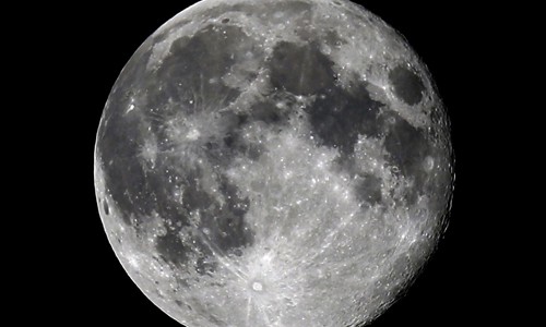Mặt Trăng, vệ tinh tự nhiên của Trái Đất, là điểm đến các nhà khoa học đang hướng tới. Ảnh: AFP.