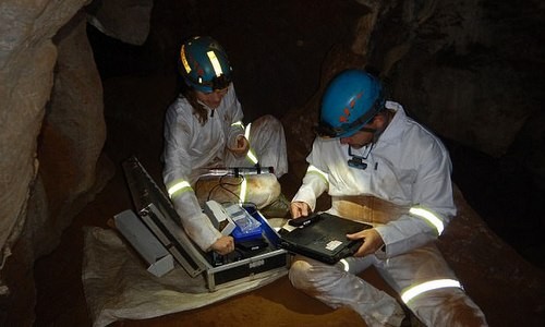 Nhóm nghiên cứu tìm thấy hóa thạch 335.000 tuổi của Homo naledi. Ảnh: New Scientist.
