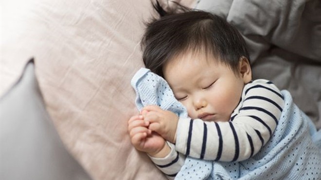 Tuy dễ thương và xem chừng vô hại, việc ngủ ngáy của trẻ lại có thể cảnh báo nhiều vấn đề sức khỏe về sau 