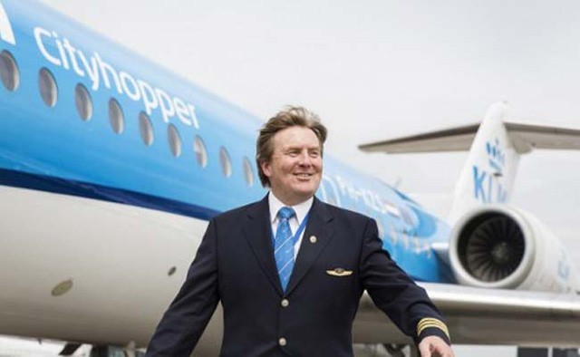 Vua Hà Lan Willem-Alexander thường lái máy bay thương mại của hãng KLM Cityhopper (Ảnh: AFP)