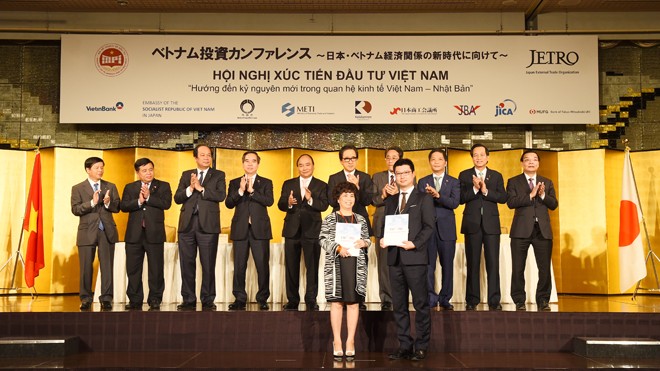Lễ ký kết có sự chứng kiến của Thủ tướng Nguyễn Xuân Phúc cùng nhiều lãnh đạo cao cấp khác của hai nước và hơn 1.500 lãnh đạo doanh nghiệp của Nhật Bản. 