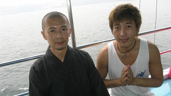 Hà Bảo Sinh và Lữ Tụng Hiền (phải) - người đóng Lệnh Hồ Xung - là bạn thân thiết ngoài đời.
