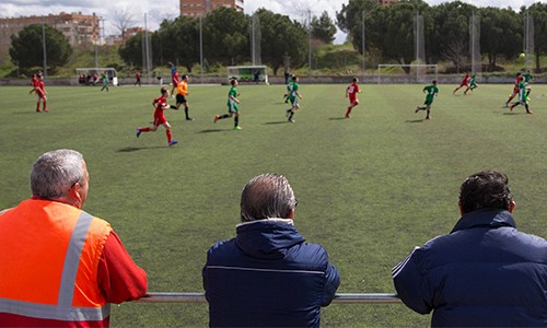 Ban lãnh đạo Serranos không muốn HLV cho các học trò trẻ thắng quá đậm - điều đi ngược lại thông lệ ở các giải trẻ Tây Ban Nha. 
