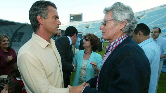 Jose và ông Felix Mourinho tại Porto năm 2003.