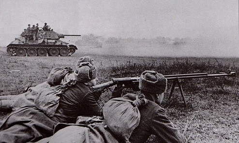 Lính Hồng quân trên tuyến phòng thủ. Ảnh: Flames of War.