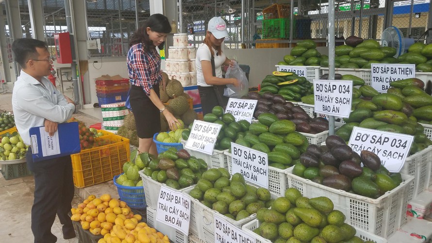 Nhiều loại nông sản bày bán tại chợ nông sản Dầu Giây