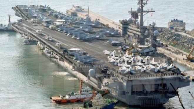 Tàu USS Carl Vinson tới cảng Busan, Hàn Quốc ngày 15/3. (Nguồn: Kyodo/TTXVN)