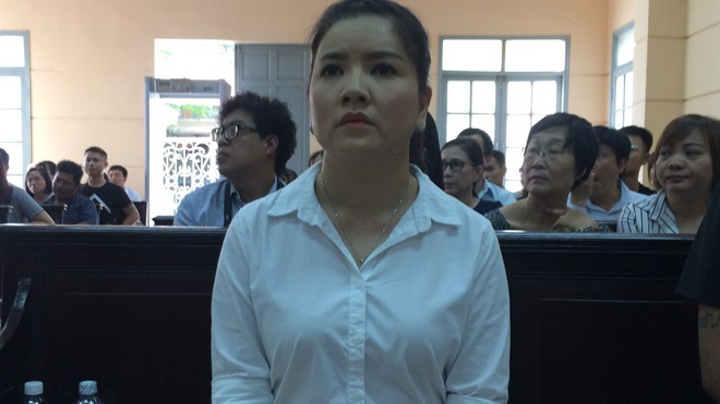 diễn viên Ngọc Trinh tại phiên tòa hôm nay.