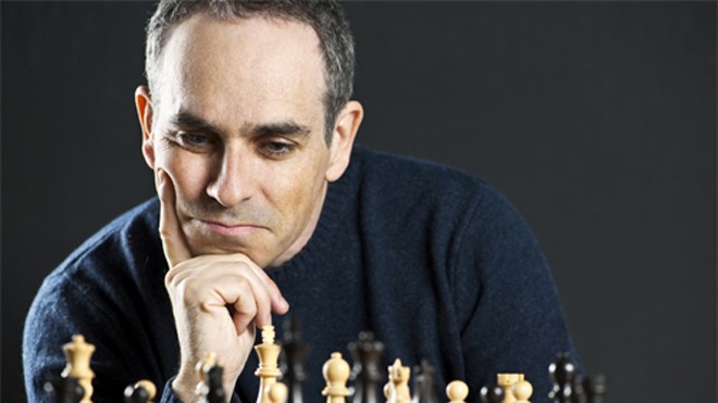Garry Kasparov lần đầu tiên trở lại thi đấu ở một giải chính thức.