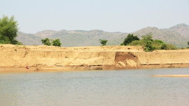 Bờ sông Ba ở buôn H’Lang, nơi bà Nay H’Plui bị nước cuốn trôi