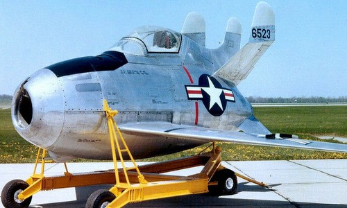 Chiếc XF-85 trước khi được gắn lên máy bay mẹ. Ảnh: Wikipedia.