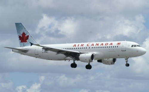 Một máy bay A320 của Air Canada. Ảnh: Planespotters.