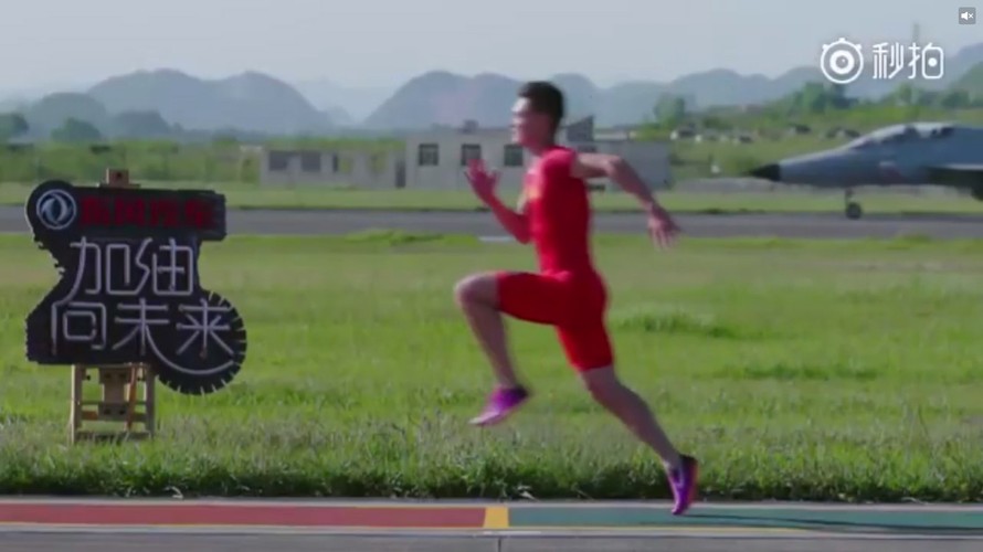 Vận động viên Trung Quốc đánh bại tiêm kích khi chạy đua 100 m
