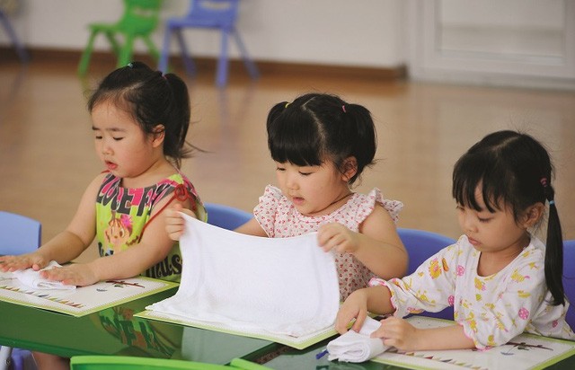 Tiến sĩ Vũ Thu Hương cho rằng, dạy con học chữ trước 6 tuổi là phụ huynh đang hủy hoại nhiều điều ở con trẻ.