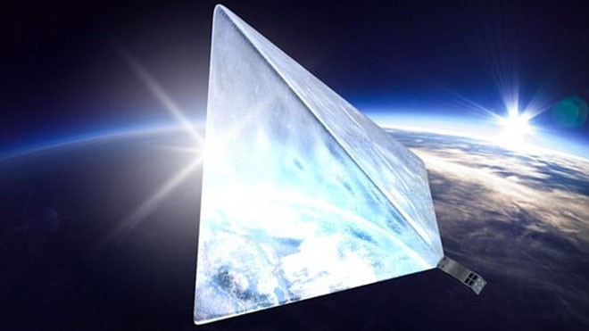 Vệ tinh Mayak sẽ mở tấm phản quang hình kim tự tháp sau khi đi vào quỹ đạo. Ảnh: Mayak project.