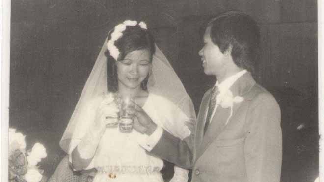Vợ chồng chị Phượng trong ngày cưới tháng 9/1981 (ảnh: NVCC)