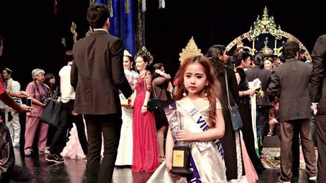 Khánh Linh nhận giải thưởng Thí sinh có phong cách thời trang ấn tượng của Cuộc thi
