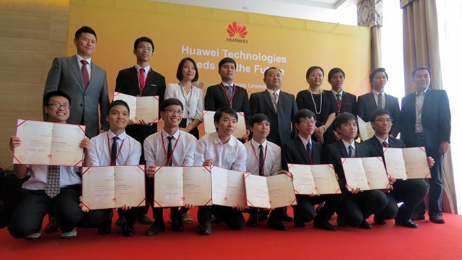 Đoàn sinh viên Việt Nam tại Lễ bế mạc Chương trình “Hạt giống viễn thông tương lai” tại Thâm Quyến, Trung Quốc năm 2015.