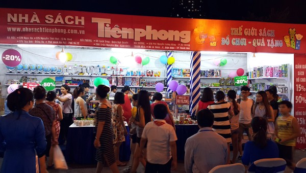 Nhà sách Tiền Phong tham gia hội chợ sách quận Cầu Giấy