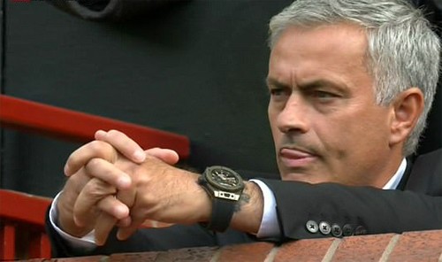 Hình xăm mới của Mourinho được che kín bởi chiếc đồng hồ. 