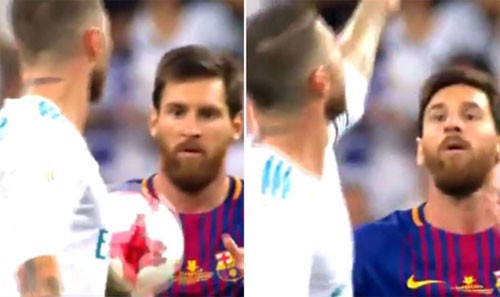 Messi phản ứng khi bị Ramos ném bóng làm chậm tình huống đá phạt.