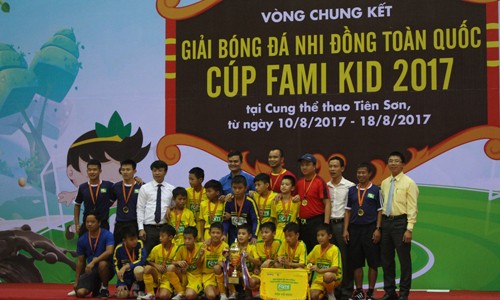 U11 SLNA là nhà tân vô địch của Giải Bóng đá Nhi đồng toàn quốc 2017. Ảnh: Giang Thanh