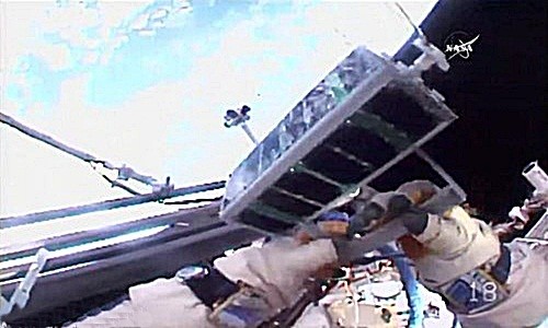 Vệ tinh làm gần như hoàn toàn bằng máy in 3D chuẩn bị được phóng đi từ Trạm vũ trụ Quốc tế. Ảnh: NASA.