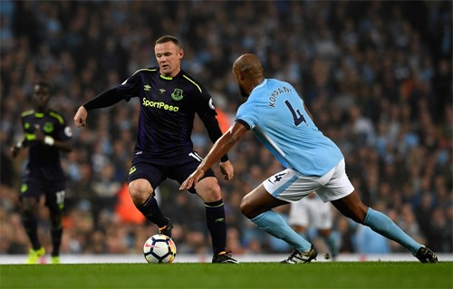 Rooney (giữa) đang lấy lại phong độ sau khi trở lại Everton. Ảnh: Reuters