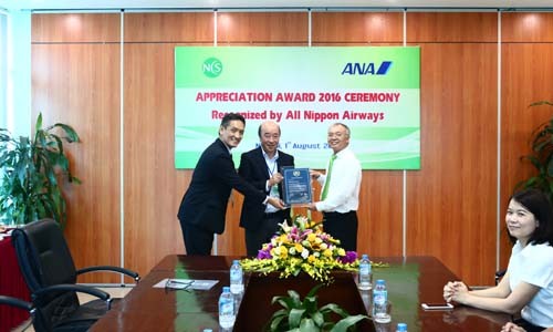 Vietnam Airlines nhận chứng chỉ suất ăn xuất sắc từ hãng hàng không 5 sao 