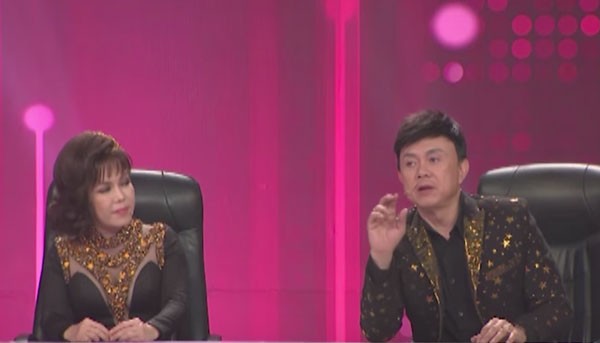Nghệ sĩ Chí Tài (phải) chia sẻ bí mật phía sau ca khúc "Dạ khúc" của Quốc Bảo.