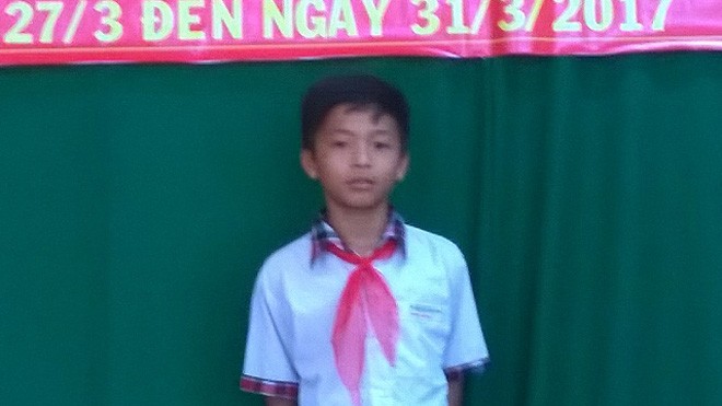 Em Võ Minh Thông vừa đoạt giải Nhất cuộc thi Sáng tạo thanh thiếu niên, nhi đồng tỉnh Vĩnh Long năm 2017.