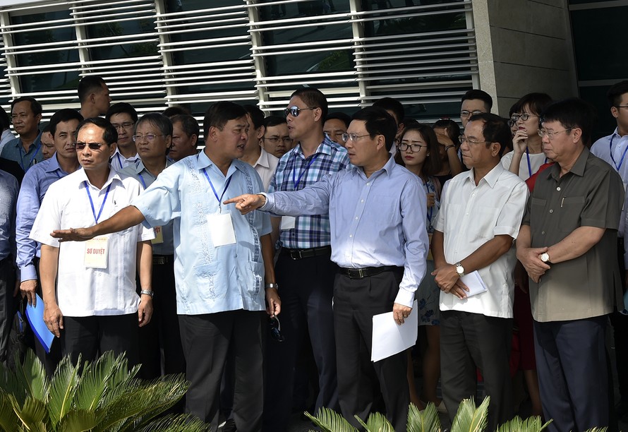 Phó Thủ tướng chỉ đạo kiểm tra sơ duyệt tại sân bay Đà Nẵng. Ảnh: BNG