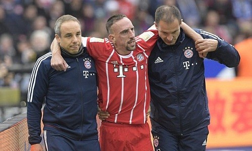 Sự nghiệp của Ribery có thể tiêu tan vì chấn thương đầu gối. Ảnh: EPA.