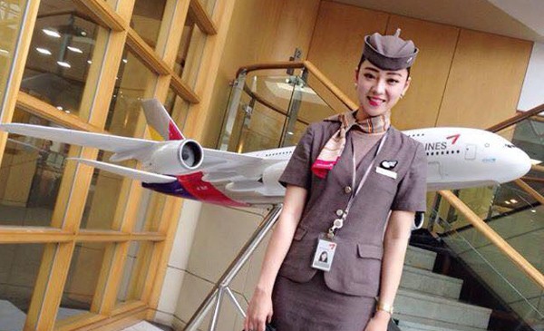 Nữ tiếp viên hàng không chuyển nghề đi bán mỹ phẩm