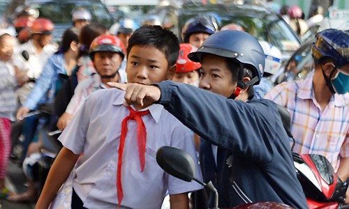 Ùn xe thường xảy ra trên đường Nguyễn Bỉnh Khiêm (quận 1). Ảnh: Mạnh Tùng.