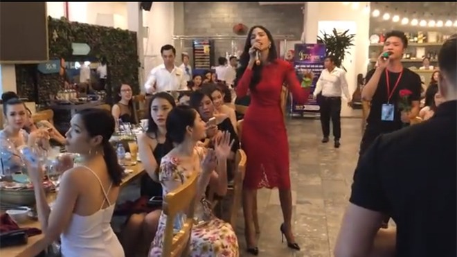 Hoàng Thùy bất ngờ khoe giọng hát đầy nội lực tại Hoa hậu Hoàn vũ Việt Nam
