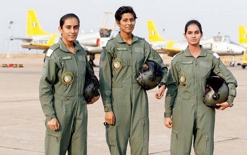 Lộ diện các nữ phi công tiêm kích đầu tiên của Ấn Độ